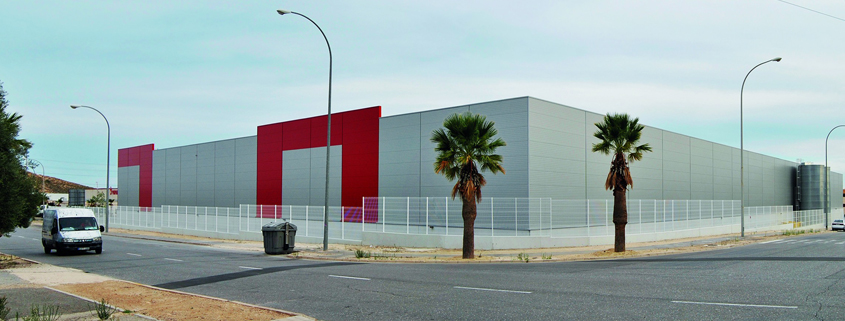 Exterior de la plataforma logística de Famosa en Alicante