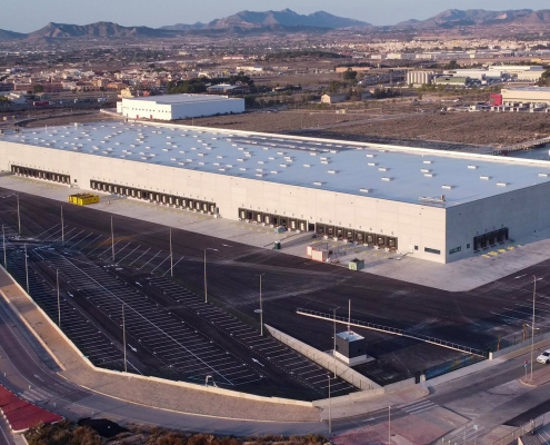 Vista aérea de la plataforma logística de Monforte del Cid desarrollada por Inurban para Musgrave España